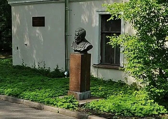 Сеченов бюст. Институт эволюционной физиологии и биохимии им. Иэфб ран. Сеченово санкт петербург. М сеченова.