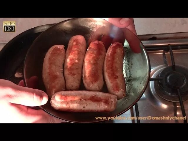 Сколько жарить купаты на сковороде свиные. Купаты в микроволновке. купаты на сковороде гриль газ. обжарка купатов на сковороде. купаты из микроволновки.
