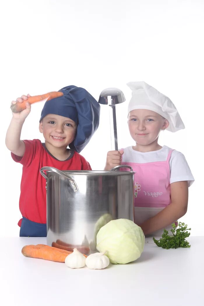 Kids cooking. Готовим для детей. Готовка с детьми. Дети готовят еду. Малыш готовит.