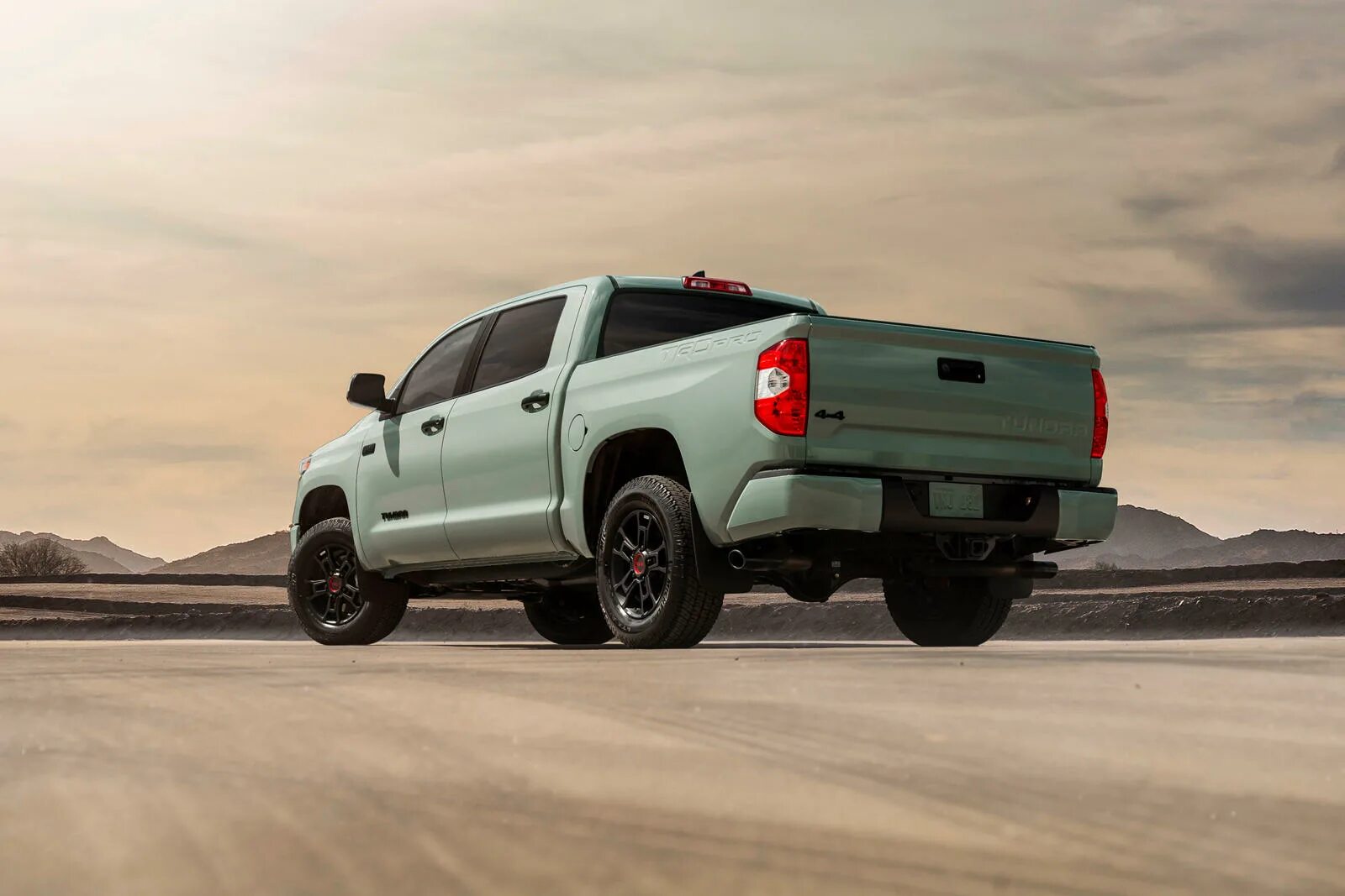 Тойота тундра белая тюнинг. Пикап toyota tundra 2022. Toyota tundra lift kit. Тойота тундра технические 2021. Тойота тундра 3.