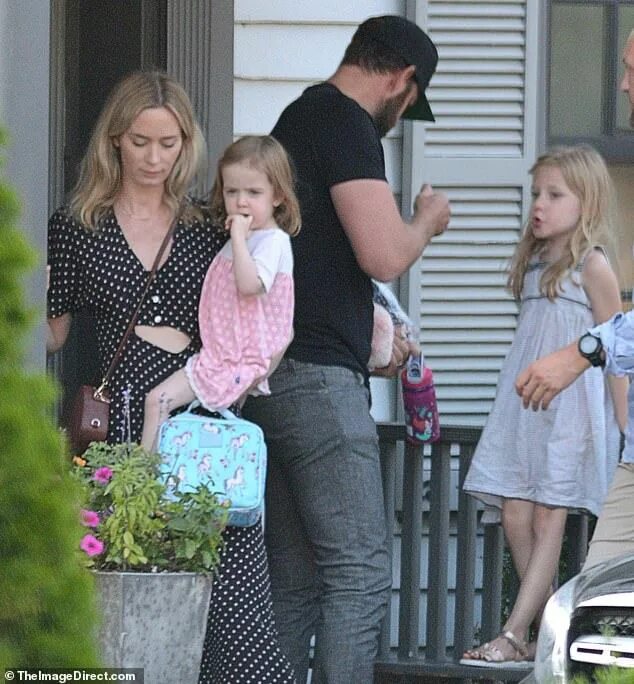Photo: emily blunt baby bumpin for lunch with john krasinski 13 Photo 3004947 Ju