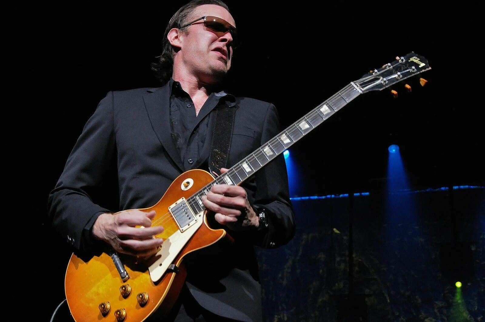 Джо бонамасса и его гитары. Joe bonamassa фото. Блюзовый американский гитарист. Джо бонамасса роскошный. Dust bowl джо бонамасса.
