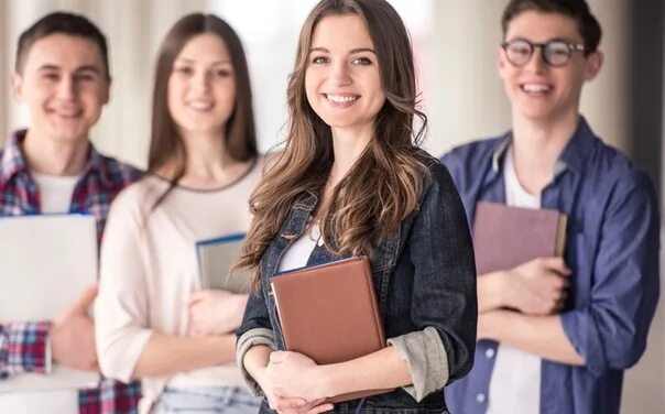 Enterprise students. Поступление в вуз. Университет студенты. Современный студент. Радостная студентка.