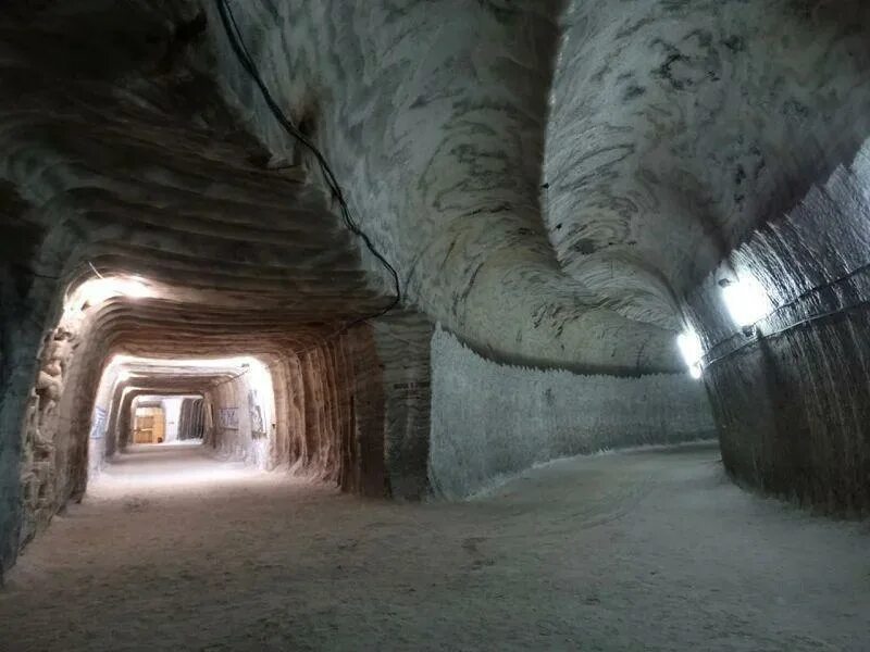 Артемовск шахта. Соледар шахта соляная. город соледар соляные шахты. пригожин в шахте соледара. бахмут соляные шахты.