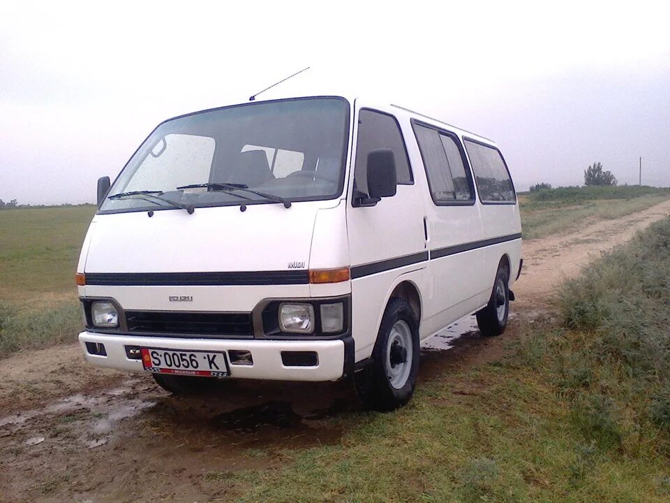 0 1988 запчасти. Isuzu midi фургон. Isuzu midi. Isuzu midi. Исузу миди грузовой фургон.