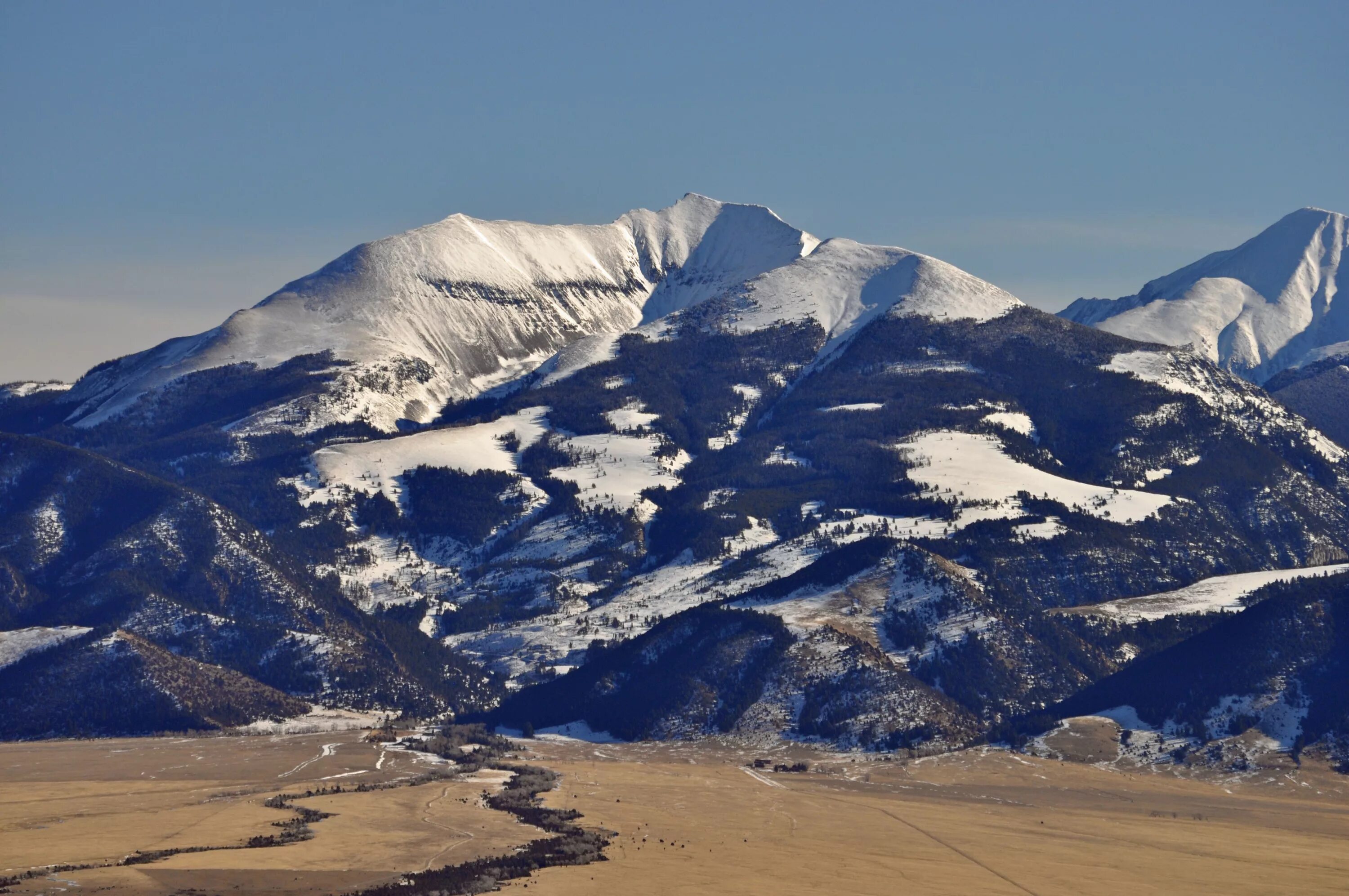 Священная гора 5 букв. Эннис (Монтана). Фаны горы. Фаны горы в Таджикистане.