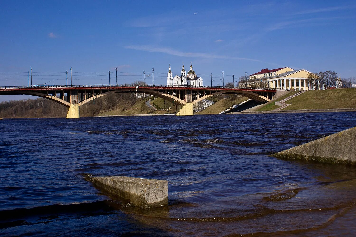 Река двина город