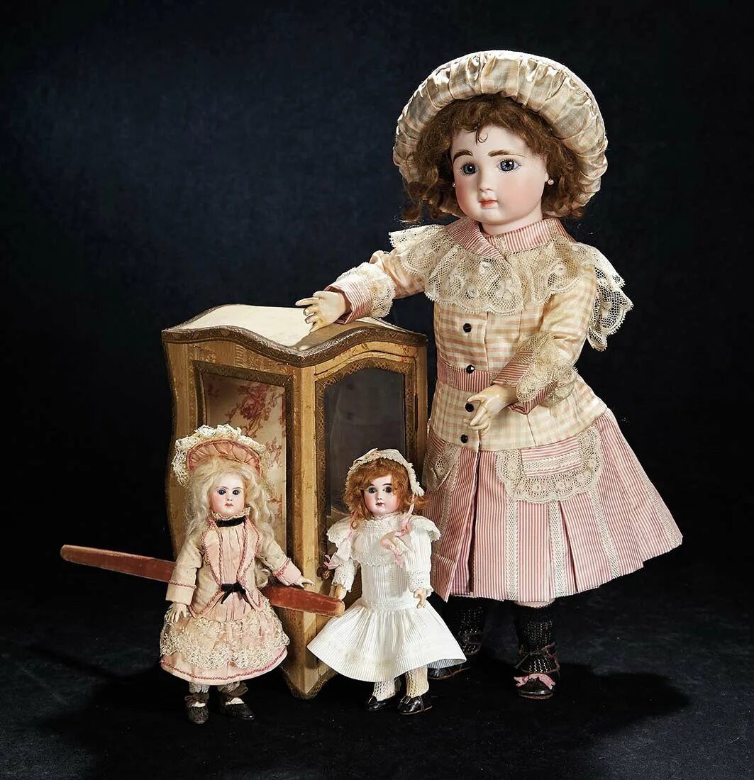 Старая куколка. Кукла фарфоровая. Антикварные фарфоровые куклы. Винтажные куклы. Красивые старинные куклы.