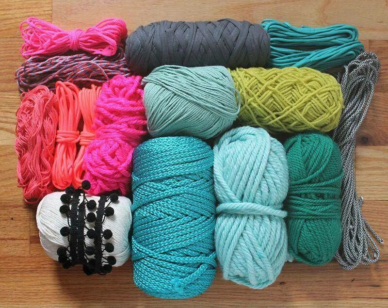 пряжа cotton yarn. хлопчатобумажные нитки. хлопчатобумажные нитки. хлопковая пряжа для вязания спицами. разнообразие пряжи для вязания.