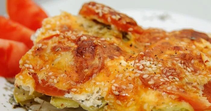Отбивная куриная грудка с помидорами и сыром. Филе запеченное в духовке с сыром. Филе индейки в духовке с помидорами и сыром. Куриная грудка фаршированная помидорами и сыром. Куриная грудка в духовке с помидорами.