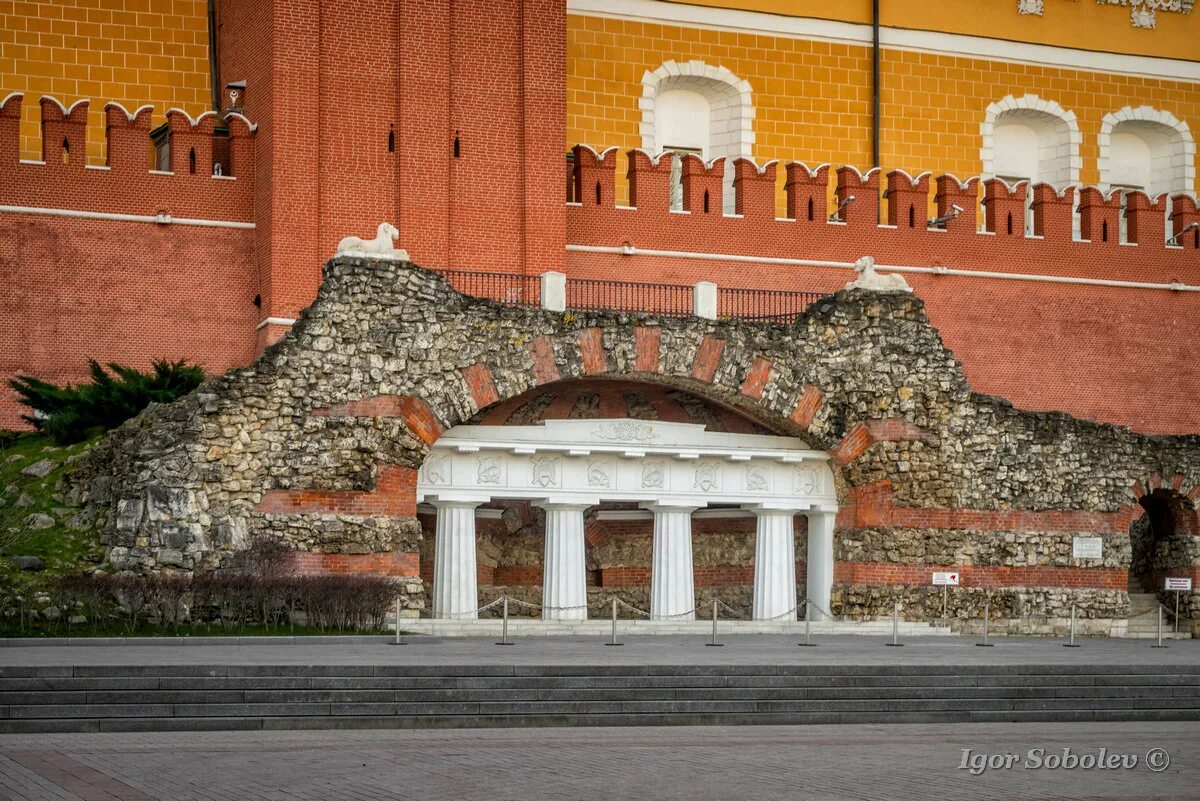 Грот бове в александровском саду. Итальянский грот в александровском саду в москве. Александровский сад грот руины. Итальянский грот в александровском саду в москве. Грот руины.