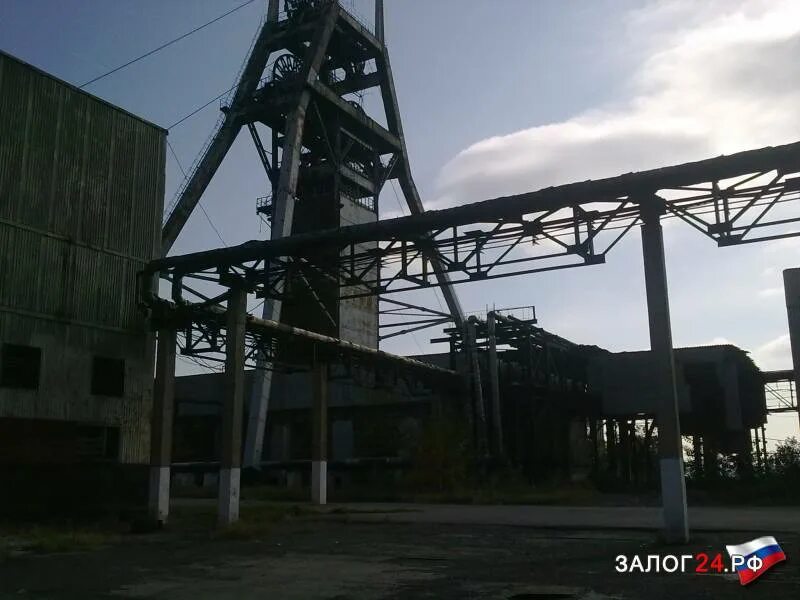 Шахта октябрьская южная ростовская область. Ростовуголь шахты. Шахта южная ростовская область. Шахта южная ростовская область. Башенный копер шахты.