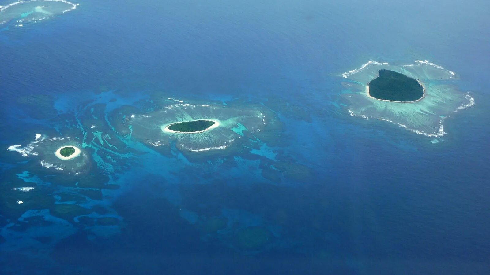 Какая самая глубокая точка мирового океана. Тофуа Тонга. Тонга жёлоб и Марианская впадина. Желоб Тонга. Марианские острова впадина.
