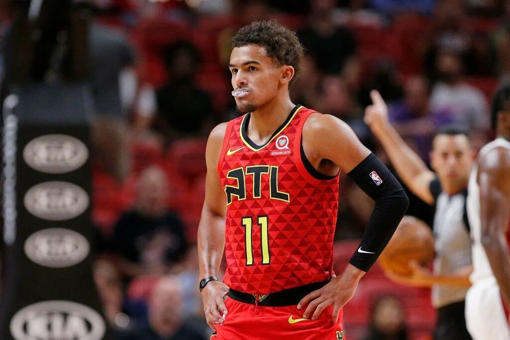 Янг хср. Trae young slamdunk. Trae young 2 Red. Трэй Уитс.