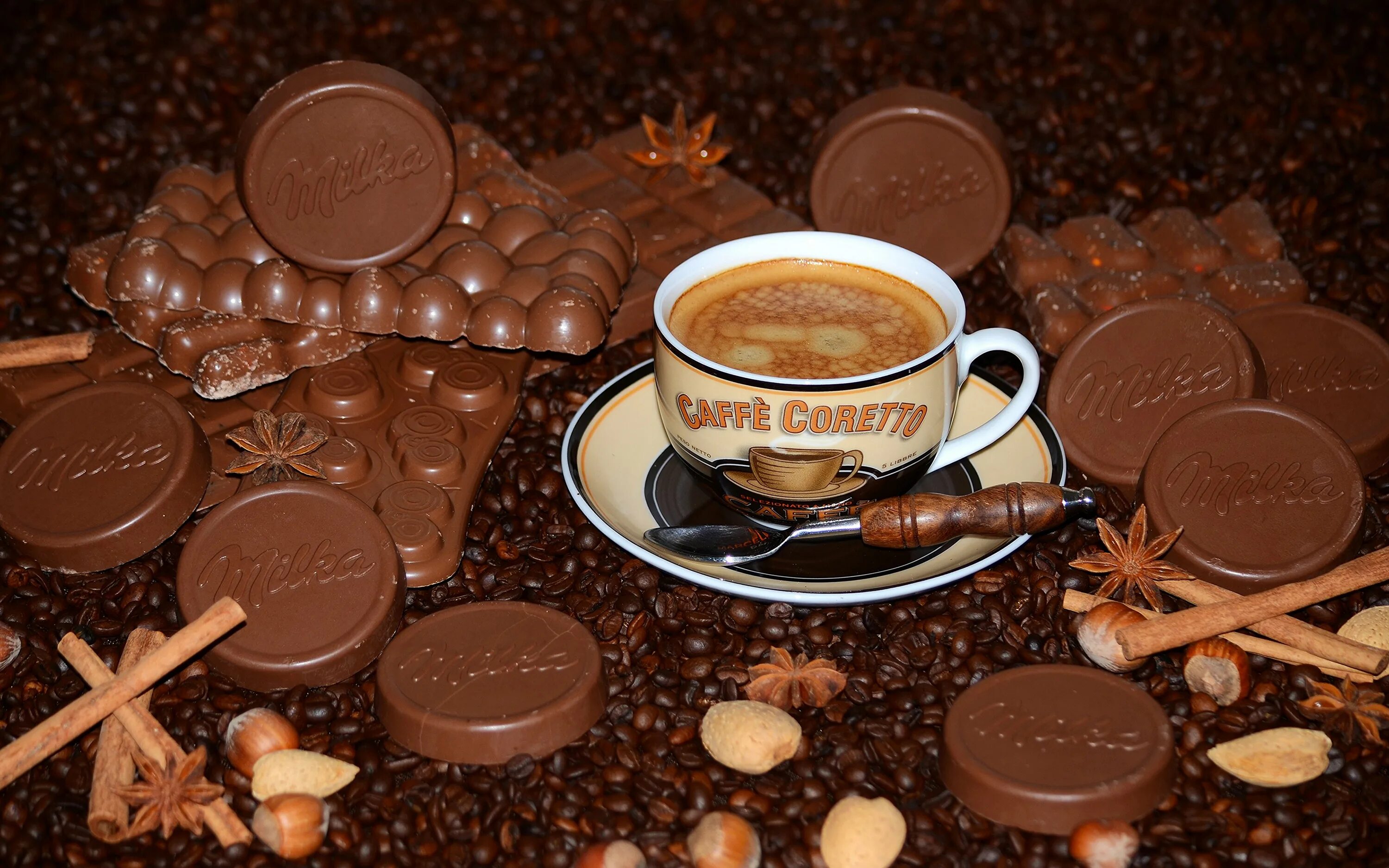 Кофе и шоколад. Чашечка кофе со сладостями. Чай кофе шоколад. Кофе с шоколадными конфетами. Coffee i chocolate