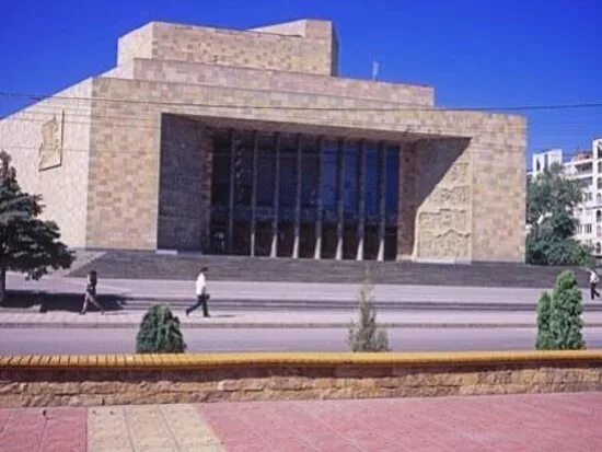 Театр имени горького махачкала. Русский драматический махачкала. М. Театр имени горького махачкала. Русский драматический махачкала.