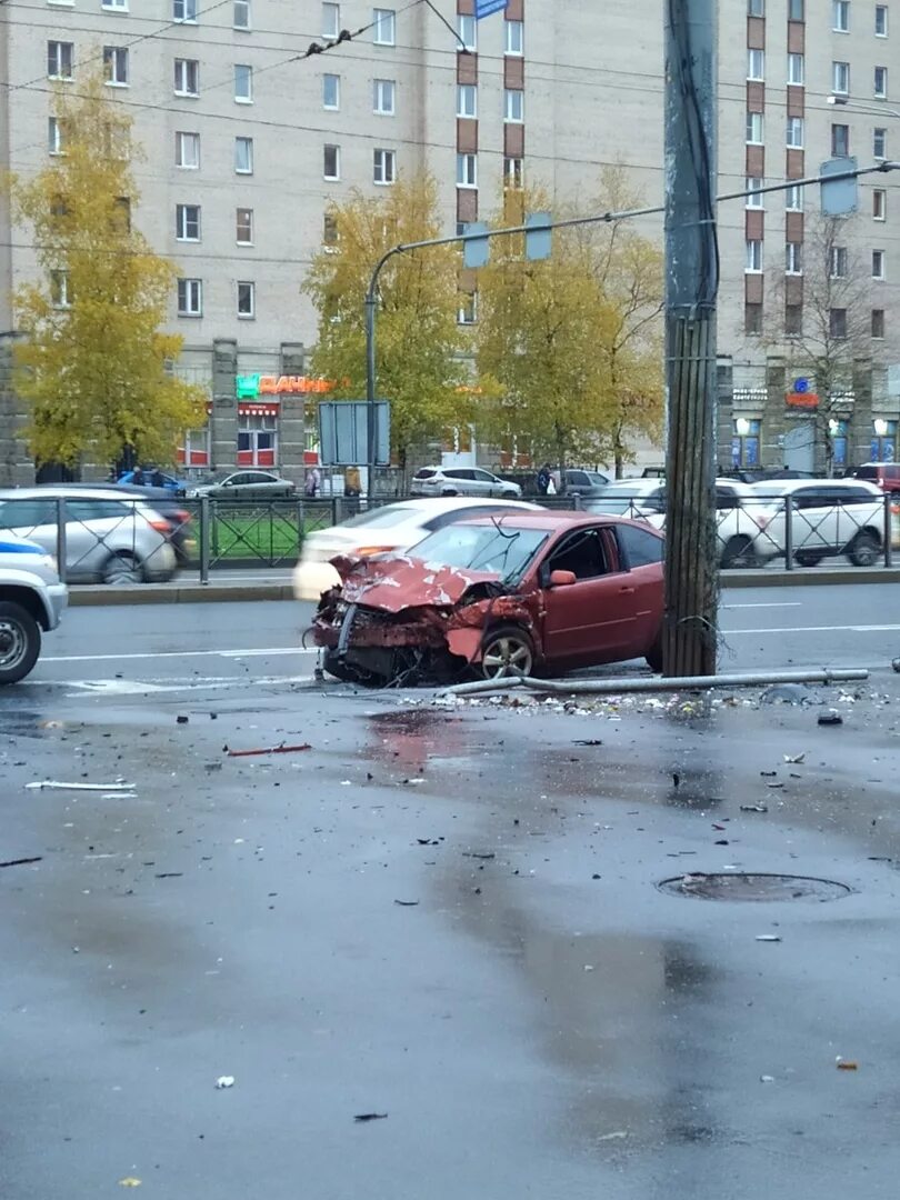 Происшествия спб. Смертельные аварии СПБ. ДТП на Ленинском проспекте около метро. Авария на пересечении Зины Портновой и Ленинского проспекта.