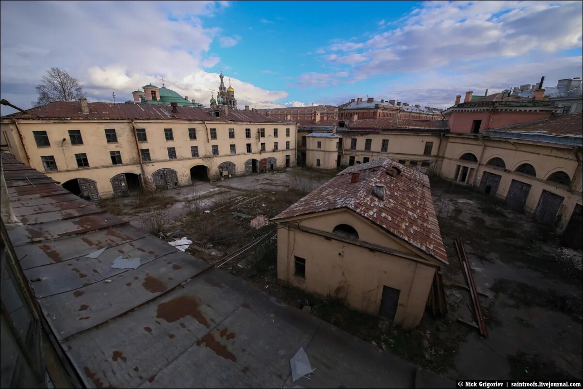 Конюшенный двор Санкт-Петербург. Императорские конюшни в Санкт-Петербурге. Конюшенная площадь Санкт-Петербург. Императорские конюшни в Санкт-Петербурге на Конюшенной.