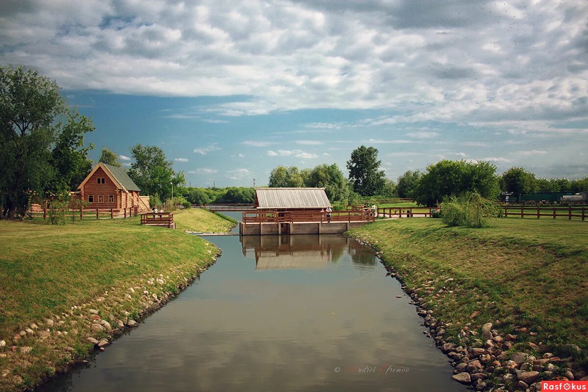 Эко деревушка под коломной. Экодеревня коломна парфентьево. Подмосковные деревни. Экодеревушка коломна крокодилы. Экодеревушка коломна улитки.