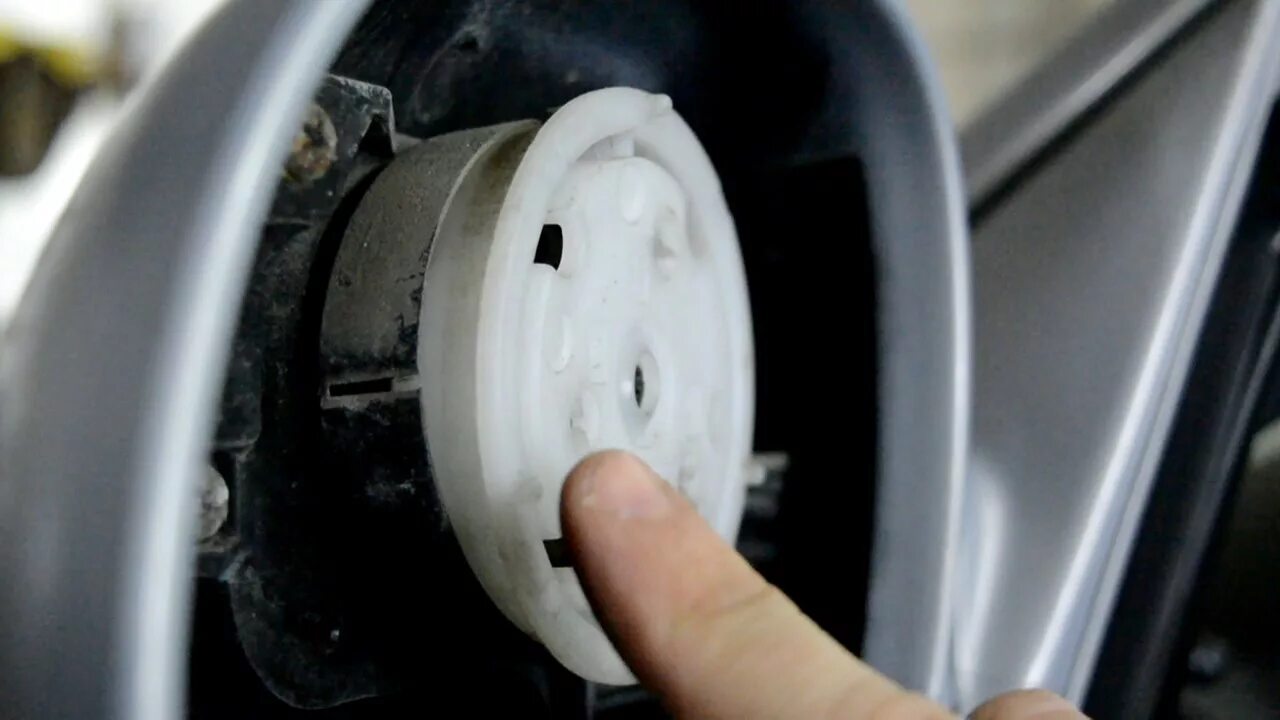 Как снять боковое зеркало акцент Накладки на зеркала "в цвет". Hyundai Solaris Hatchback, 1,6 л, 2015 года стай