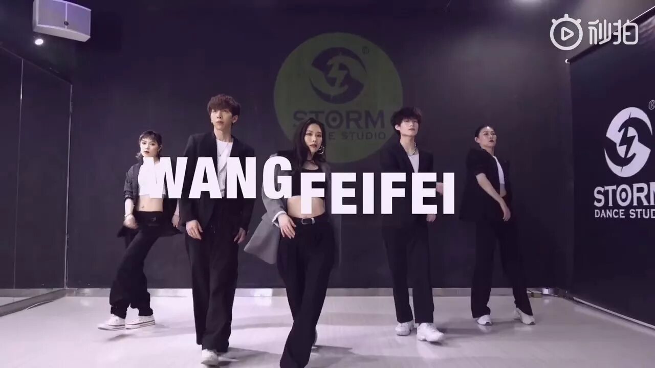 Танец хеллоу. Sorry sorry-super Junior БТС. BTS boy in Luv. Ван ибо Street Dance of China. Танцы Хэллоу.