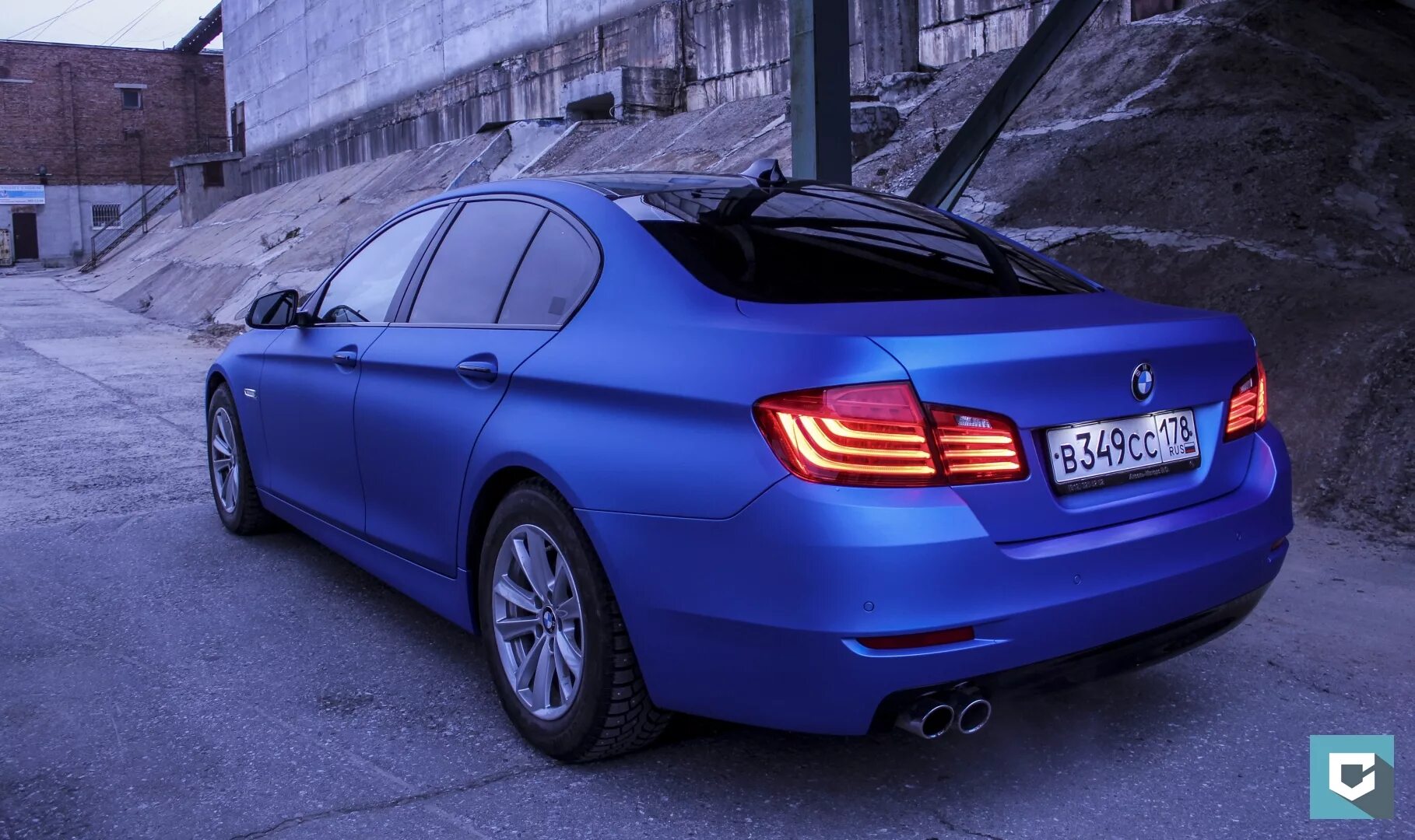БМВ е90 синяя. BMW f10 Blue. БМВ 5 f10 в пленке. BMW 5 f10 синяя. Матовая м5