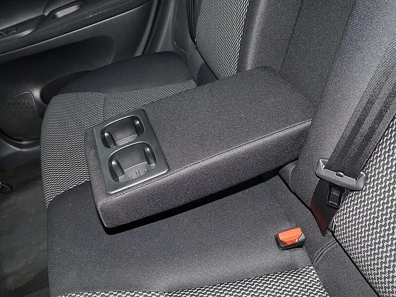 Фото Nissan Tiida (2015 - 2019) поколение III - В максимальной комплектации на д