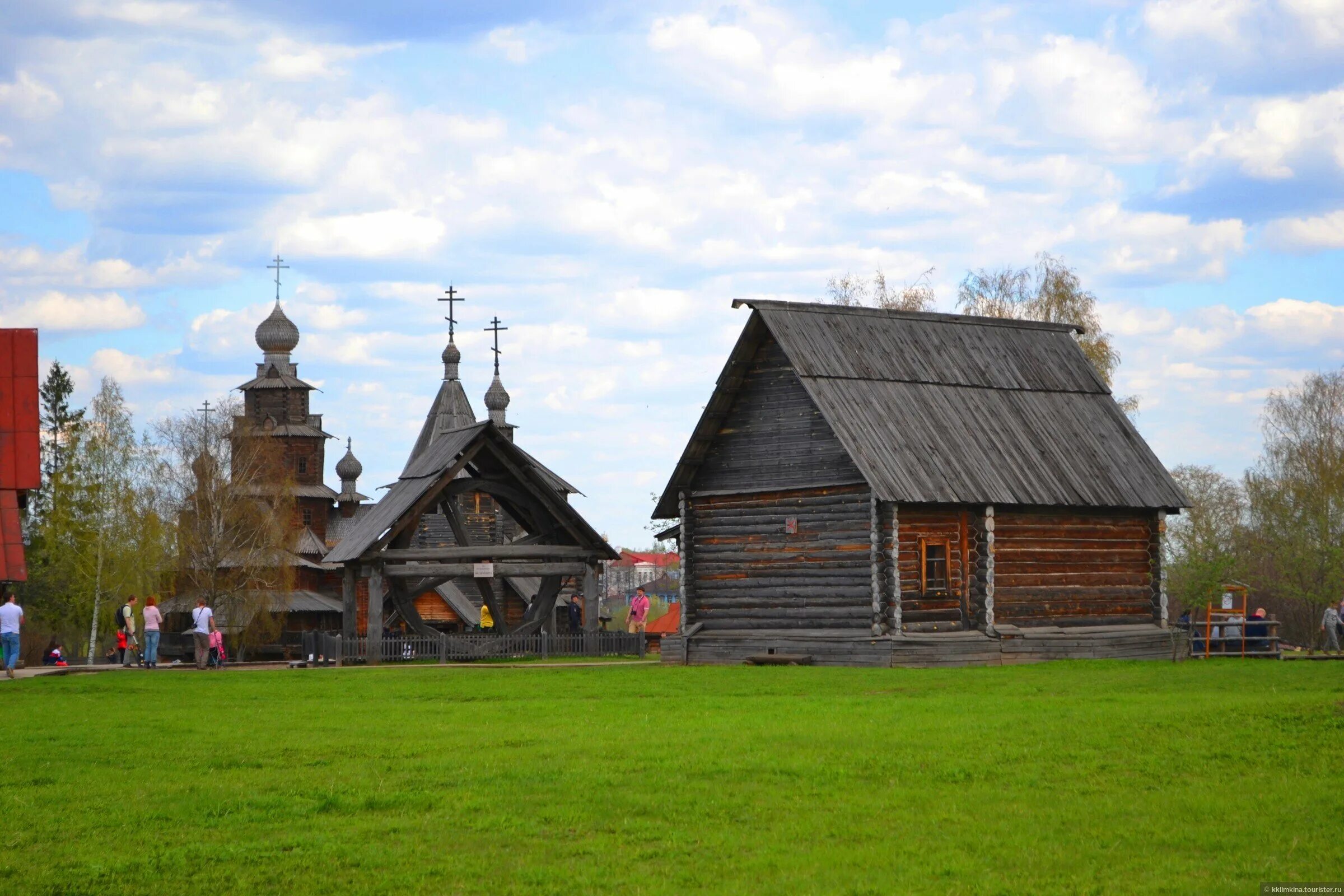 В каком городе музей зодчества. Музей деревянного зодчества в Суздале. Музей деревянного зодчества в Суздале Церковь. Узей деревянного зодчества в Суздале. Музей деревянного зодчества Суздаль сверху.