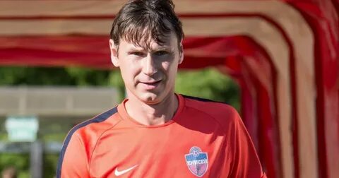 Чем занимается футболист