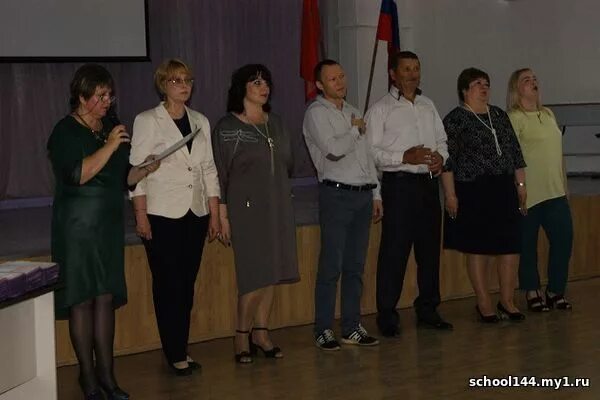 директор школы 144. школа 144 красноярск солнечный. директор школы 144 красноярск. директор школы 1998. директор школы 144 красноярск.