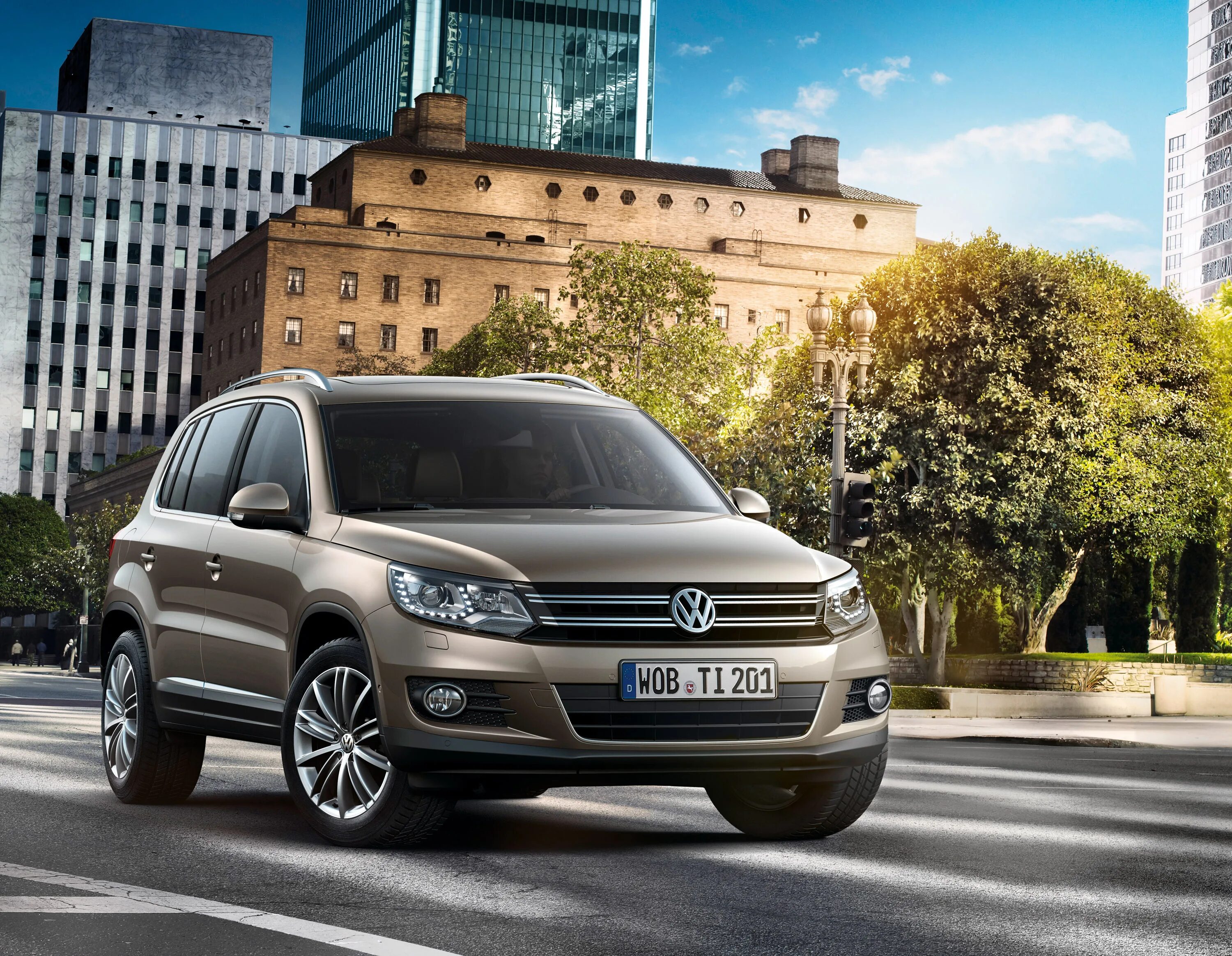 Машина Volkswagen Tiguan. Фольксваген Тигуан 2011. Джип Фольксваген Тигуан. Фольксваген Тигуан 1 поколение.