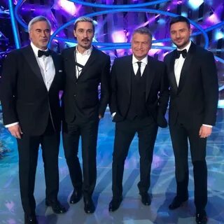 Девичник ВКонтакте: Кому больше идёт костюм? 
