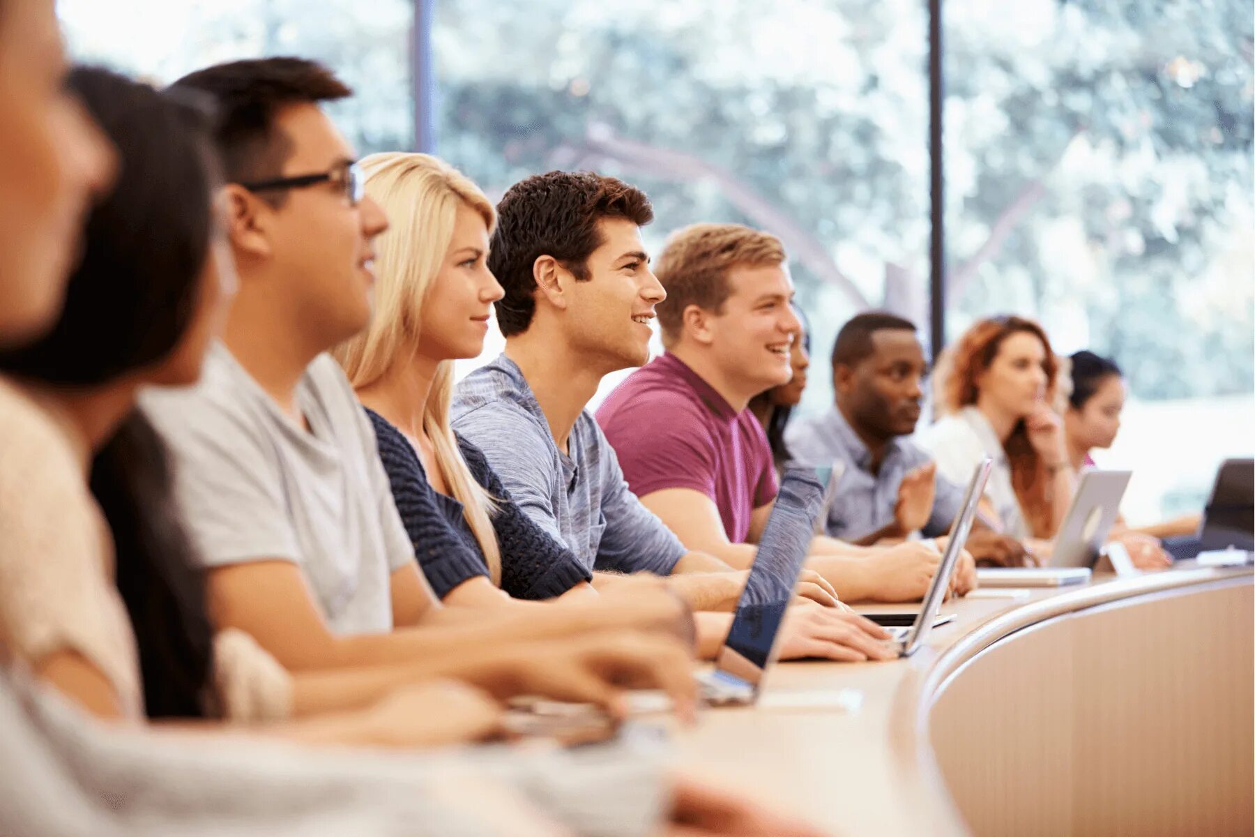 Students conference. Университет студенты. Студенты на лекции. Молодежь. Студенты в аудитории.