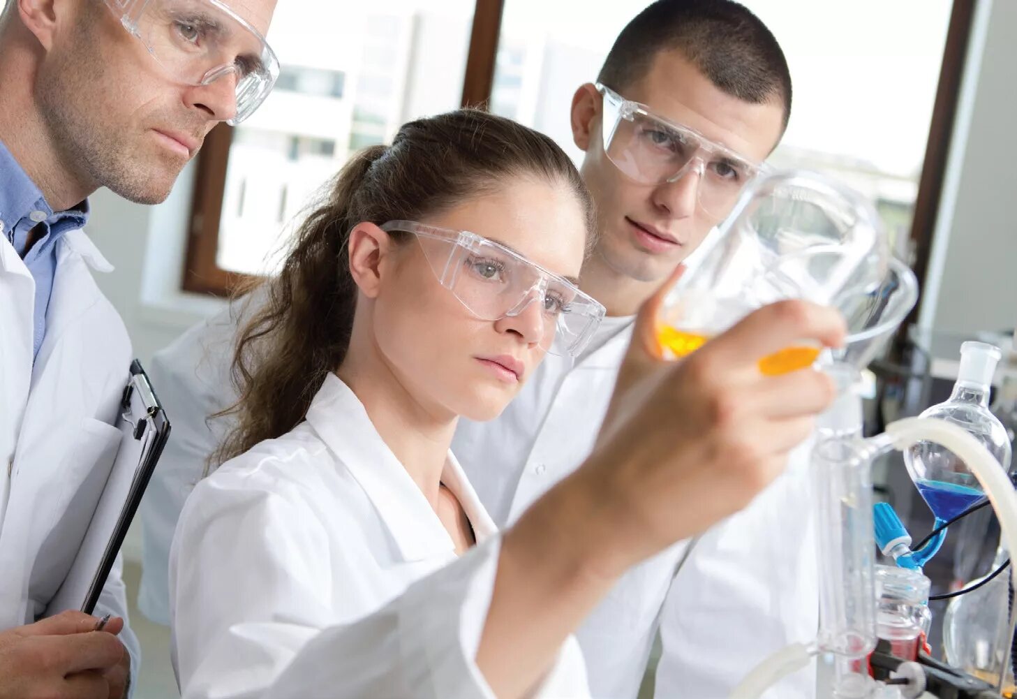 Студенты агу биологический. Студент биолог. Мгу факультет биологии. Студенты зоологи. Студенты наука.