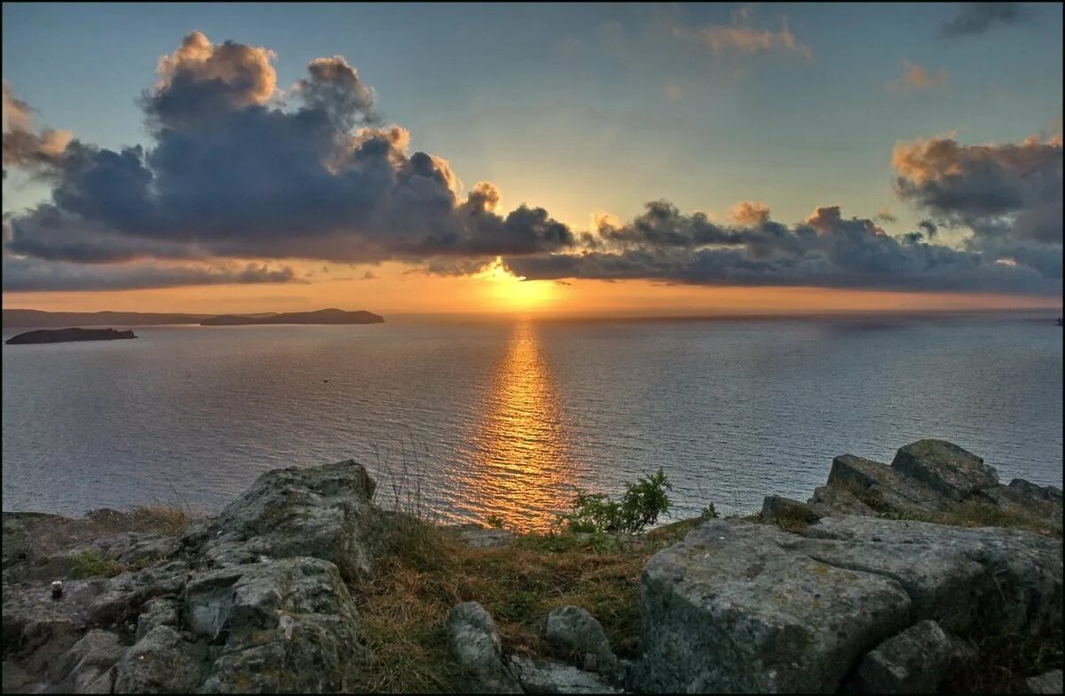Восход солнца на сегодня село карата. Восход во владивостоке. рассвет на море владивосток. восход солнца на дальнем востоке. солнце рассвет.