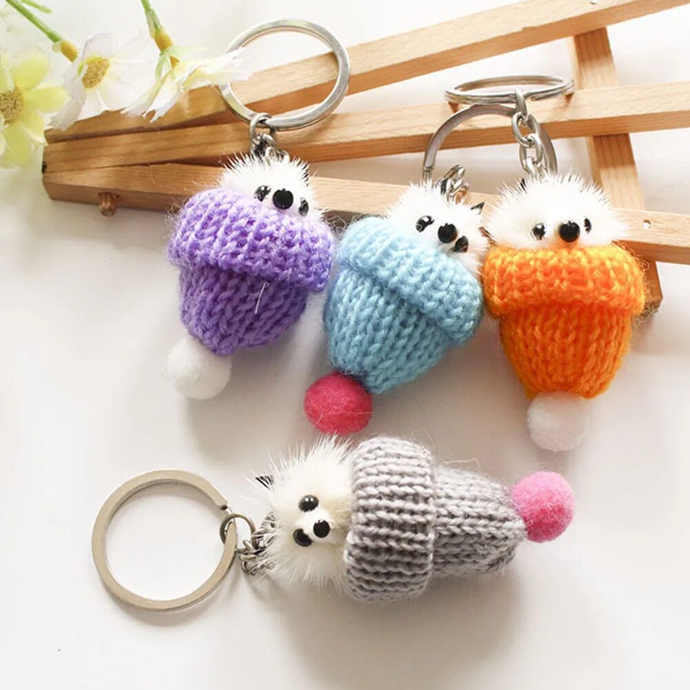 вязаный брелок. брелок вязаный крючком схемы. вязаные брелки для ключей. брелок связанный крючком для начинающих как связать. вязаный брелок для ключей.