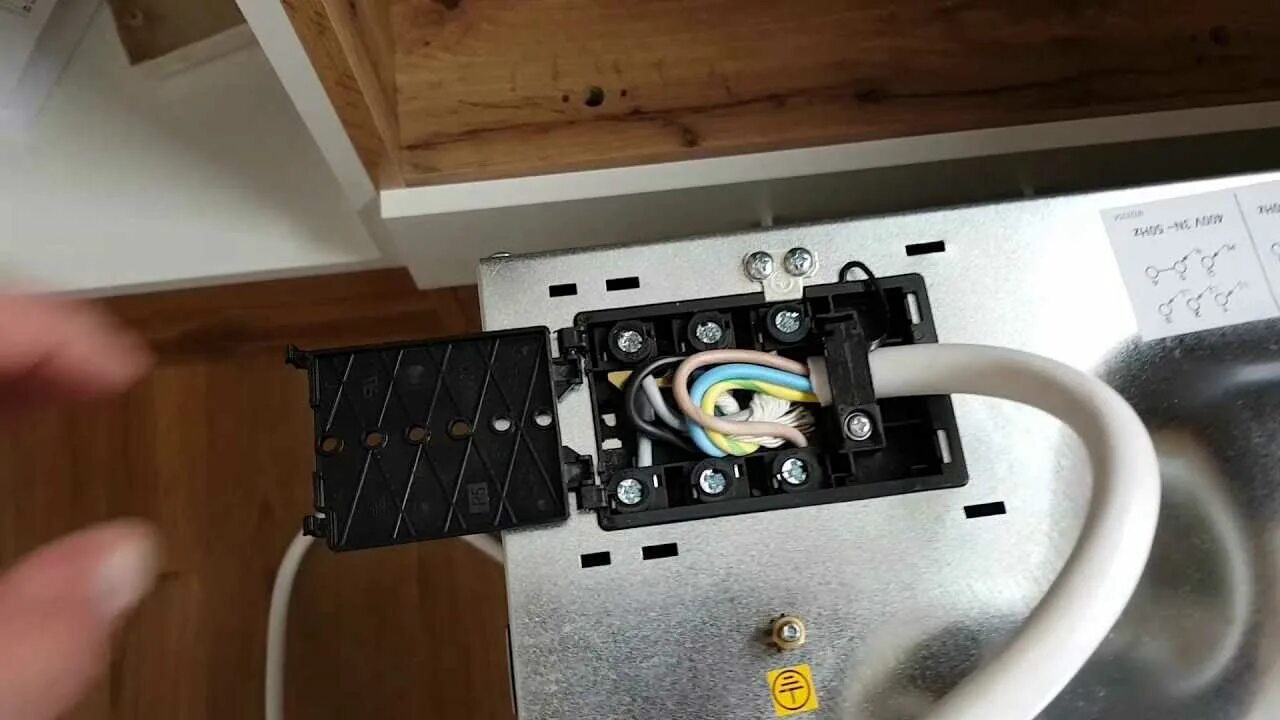 Можно ли самому подключить плиту. Шнур для варочной индукционной панели hansa. розетка для индукционной варочной панели bosch. подключить варочную панель ханса к электросети 380. розетка для индукционной варочной панели 380.