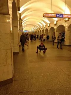 Метро будни