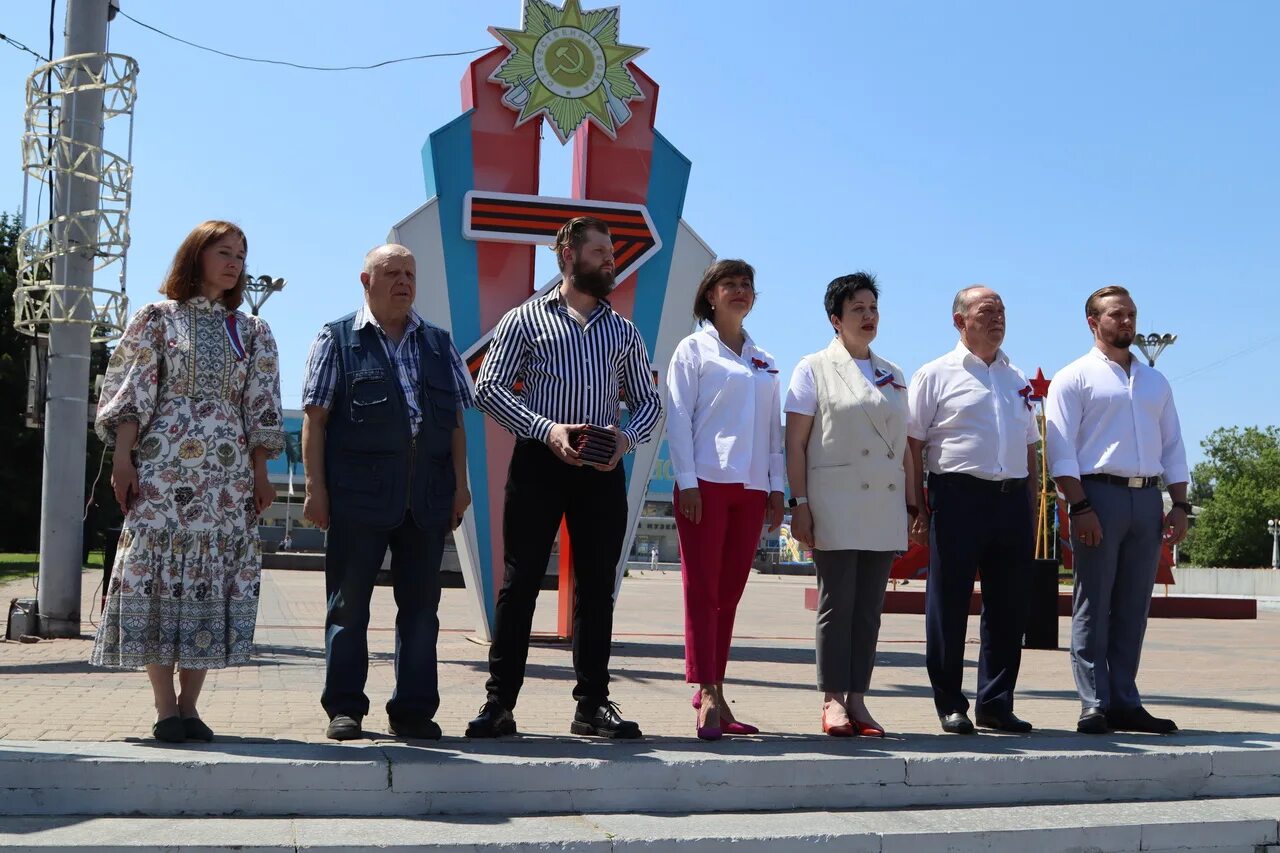 События в брянске. Волонтеры донбасса награждение площадь партизан брянск. мероприятия посвященное 22.06. день россии брянск. день россии в брянске 2025 фото.