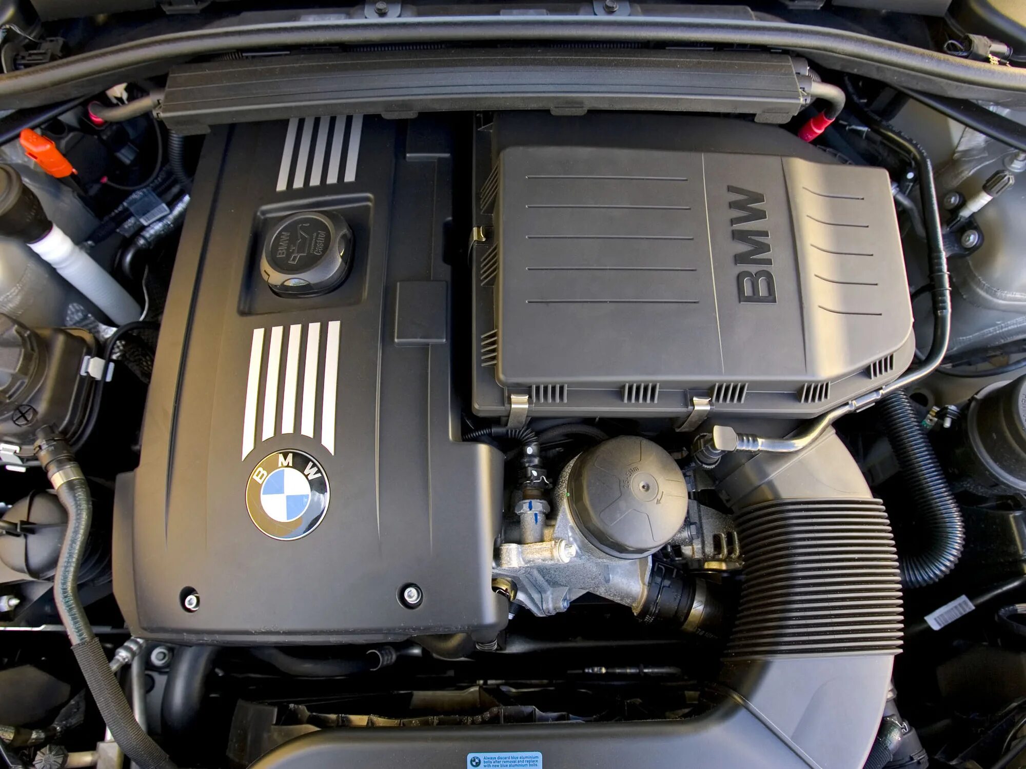 Двигатель бмв х3 2.0. БМВ е92 мотор. BMW 335 e90 мотор. Мотор BMW e90 325. Двигатель BMW 335 I.