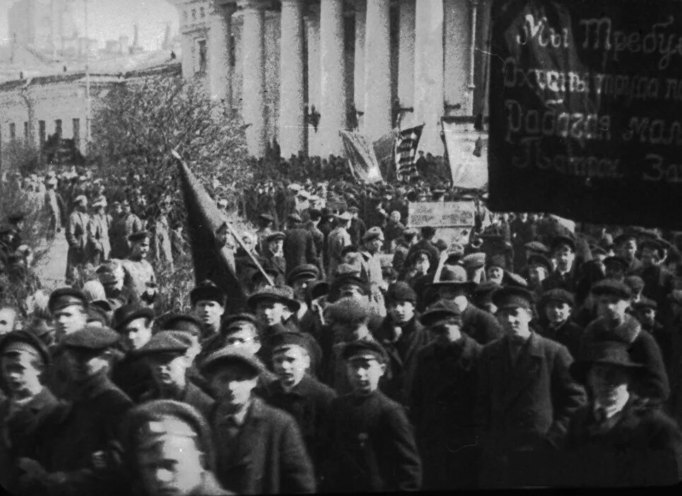 Февральская революция 1917 забастовки. Февральская революция 1917 демонстрация. Февральская революция 1917 Стачки. Забастовки в России 1917.