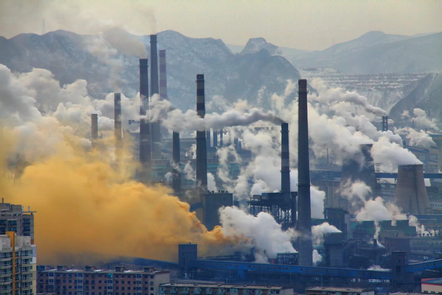 Наносят ли вред окружающей среде промышленные предприятия. Загрязнение атмосферы Китай фабрики. Загрязнение окружающей среды. Промышленное загрязнение. Загрязнение окружающий среды.
