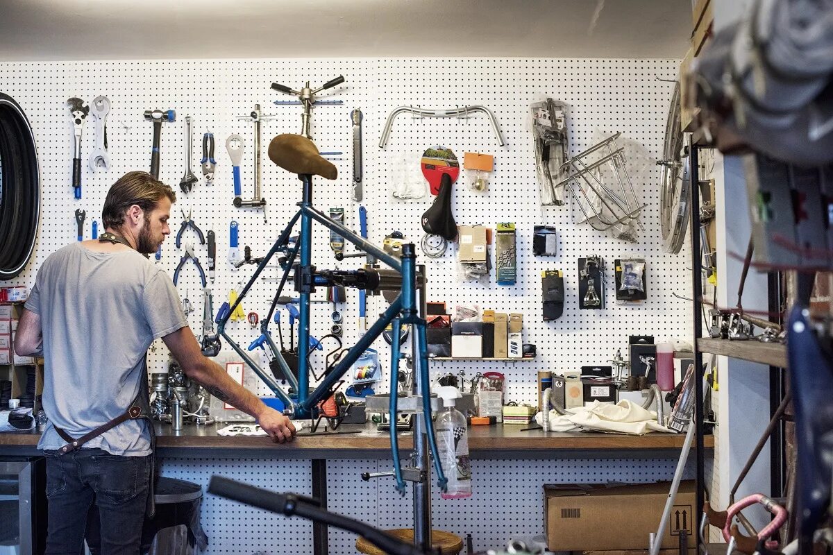 Best work shop. Bicycle Repair shop. Веломастерская Bike service. Bicycle Repair shop ЗИП. Шведов веломеханик.