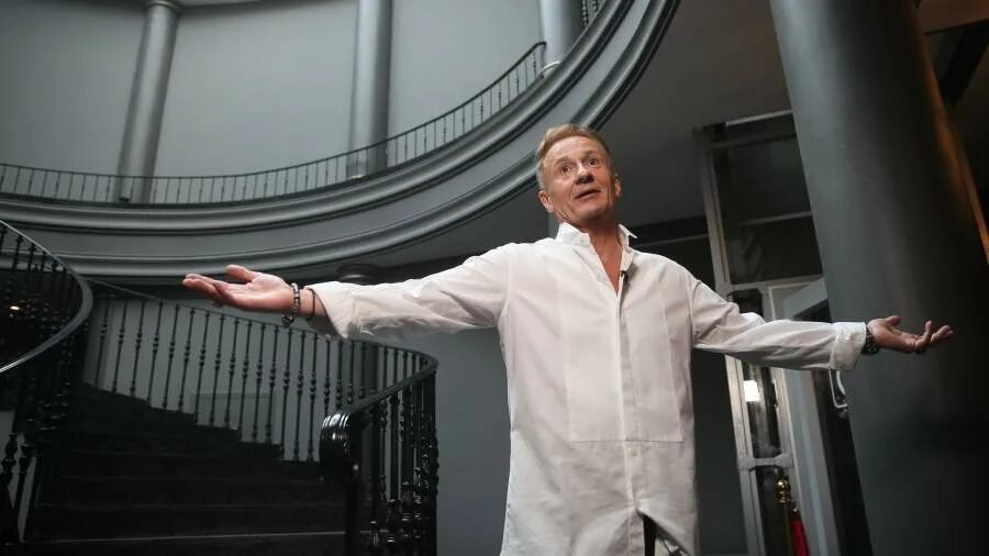 художественный руководитель театра имени ермоловой олег меньшиков. талант олега. олег шмелев продюсер. талант олега. олег тиньков мем дудь.