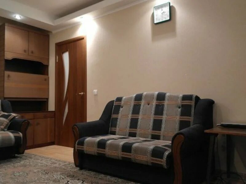 Сдается квартира студия шимановского 78. Доме. Жилье на длительный срок. Сатка квартиры арендовать. Снять квартиру в богдановиче на длительный срок.