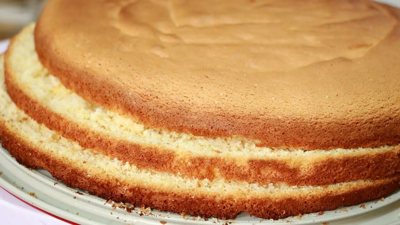 Приготовить вкусный бисквитный. Бисквит. Бисквитный торт. Бисквитное тесто для торта. Коржи для торта бисквитные.