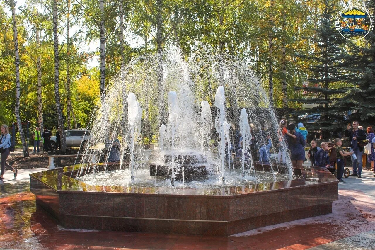 Парк семья ульяновск аттракционы. Парк винновская роща. Колесо обозрения парк победы ульяновск. Фонтан в парке семья ульяновск. Ульяновск город семей.