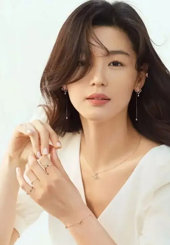 Ю а ин и сон хе гё. Сон хе ге фото. Ю а ин актер потомки солнца. Чон джи-хён. Джианна чон.