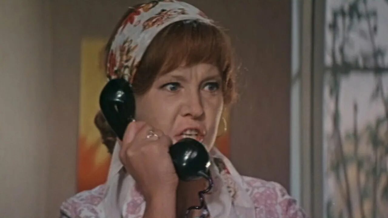Злоключения энни. В чём дело док 1972. Anny duperey 1972. Сумасшедшие на стадионе (les fous du stade) 1972 франция. Комедия 1972.