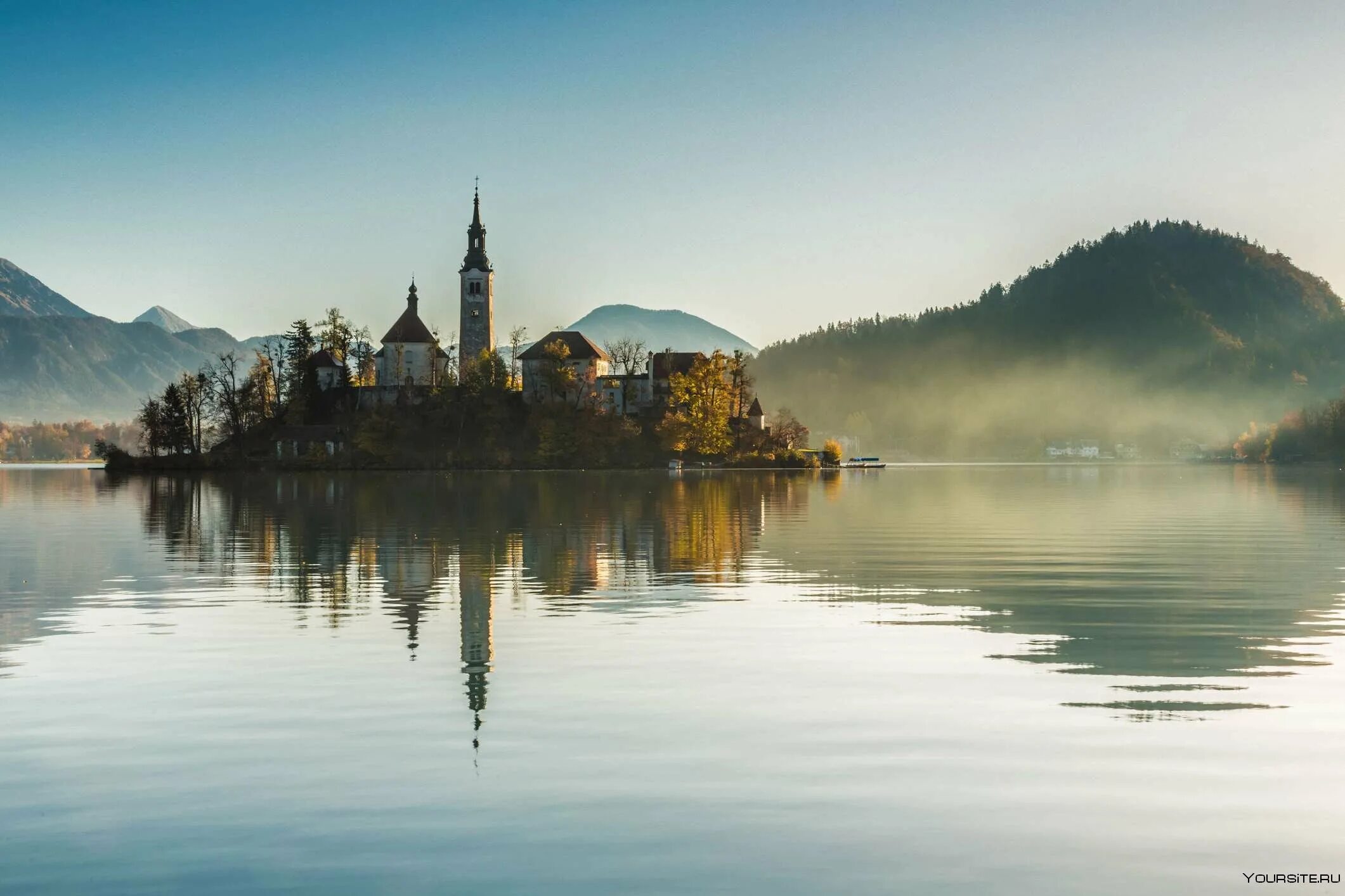 Озеро Блед. Словакия озеро Блед. Бледское озеро Словения панорама. Церковь Успения Пресвятой Богородицы озеро Блед Словения.